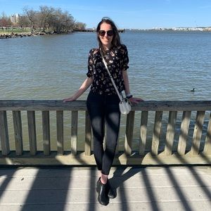 Meet your Posher, Danielle